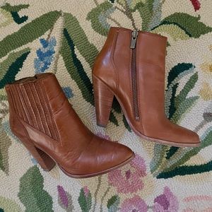 Frye ~ Women's Remy Chelsea Fashion Boot, size 6.5, very good condition